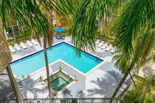 8323 Lake Dr, Doral, FL 33166 - Photo 14
