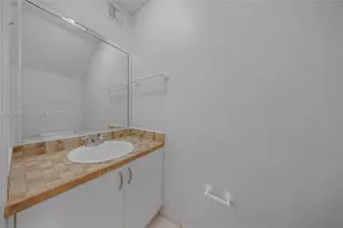 515 W 68th St, Hialeah, FL 33014 - Photo 12