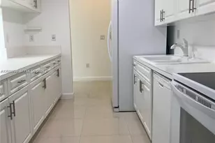 9805 NW 52nd St, Doral, FL 33178 - Photo 8