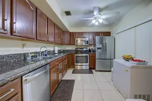 7661 NW 38th Ct, Sunrise, FL 33351 - Photo 10