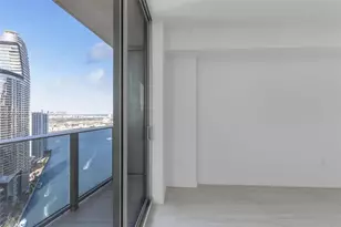 77 SE 5th St, Miami, FL 33131 - Photo 6