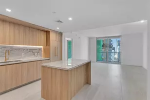77 SE 5th St, Miami, FL 33131 - Photo 4
