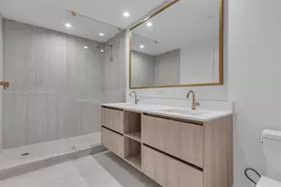 77 SE 5th St, Miami, FL 33131 - Photo 16