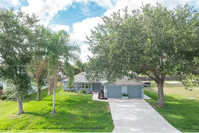 401 SW Ridgecrest Dr, Port Saint Lucie, FL 34953 - Photo 2