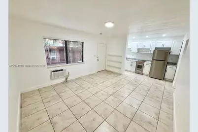 550 SW 10th St #6, Miami, FL 33130 - Photo 2