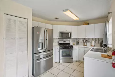 8964 NW 53rd Ct, Sunrise, FL 33351 - Photo 12