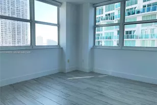 31 SE 5th St, Miami, FL 33131 - Photo 12