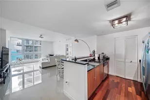 300 S Biscayne Blvd, Miami, FL 33131 - Photo 6