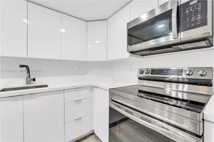300 Bayview Dr, Sunny Isles Beach, FL 33160 - Photo 6
