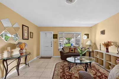 4271 NW 49th Ter, Lauderdale Lakes, FL 33319 - Photo 6