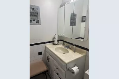 4271 NW 49th Ter, Lauderdale Lakes, FL 33319 - Photo 32