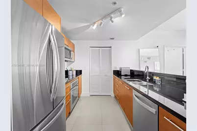253 NE 2nd St #1801, Miami, FL 33132 - Photo 4