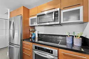 253 NE 2nd St, Miami, FL 33132 - Photo 6