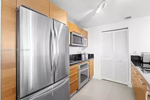 253 NE 2nd St, Miami, FL 33132 - Photo 6