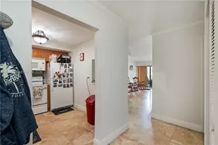 9371 Fontainebleau Blvd, Miami, FL 33172 - Photo 12