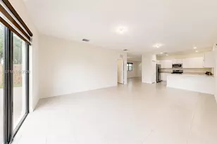 2434 NE 1st St, Homestead, FL 33033 - Photo 6