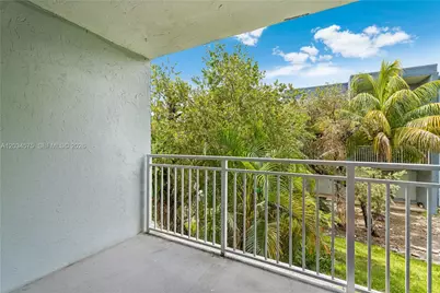 9371 Fontainebleau Blvd #I201, Miami, FL 33172 - Photo 18