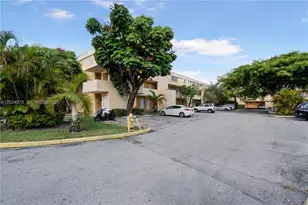 9371 Fontainebleau Blvd, Miami, FL 33172 - Photo 2