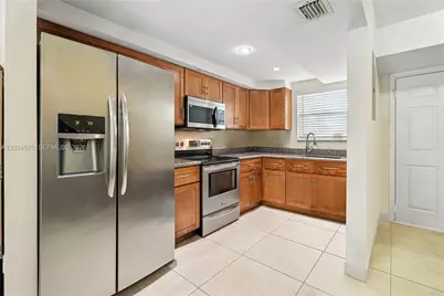 9371 Fontainebleau Blvd #I201, Miami, FL 33172 - Photo 6