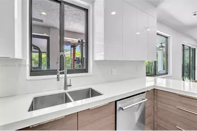 731 Tulip Cir, Weston, FL 33327 - Photo 10