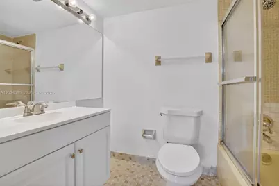 250 Jacaranda Dr #703, Plantation, FL 33324 - Photo 20