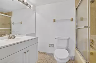 250 Jacaranda Dr, Plantation, FL 33324 - Photo 20