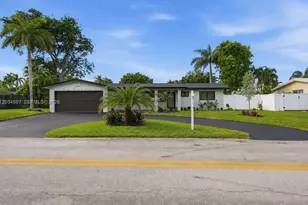 2731 NE 52nd St, Lighthouse Point, FL 33064 - Photo 2