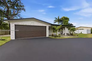 2731 NE 52nd St, Lighthouse Point, FL 33064 - Photo 1