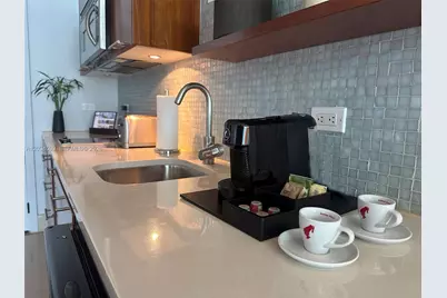 6801 Collins Ave #1010, Miami Beach, FL 33141 - Photo 16