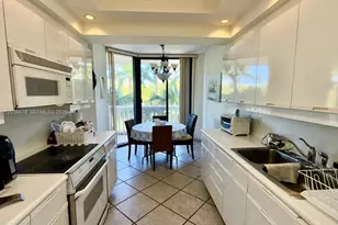 2000 Island Blvd, Aventura, FL 33160 - Photo 4