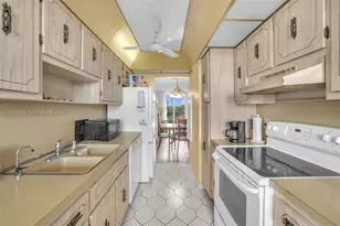 250 Jacaranda Dr, Plantation, FL 33324 - Photo 8
