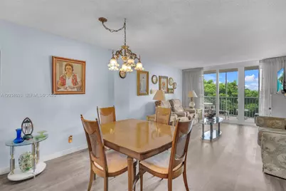 250 Jacaranda Dr #704, Plantation, FL 33324 - Photo 16