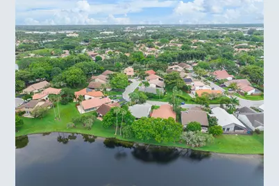 2073 Montpeliar, Weston, FL 33326 - Photo 64