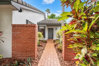 2073 Montpeliar, Weston, FL 33326 - Photo 6