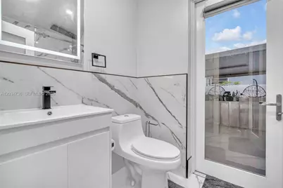 380 W 30th St, Hialeah, FL 33012 - Photo 34