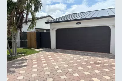 17811 SW 152nd Pl, Miami, FL 33187 - Photo 2