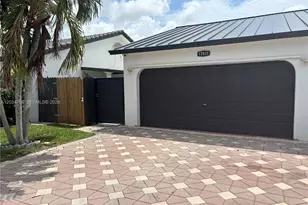 17811 SW 152nd Pl, Miami, FL 33187 - Photo 2