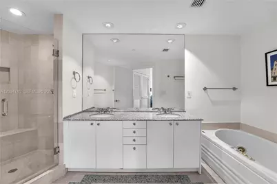 300 S Pointe Dr #809, Miami Beach, FL 33139 - Photo 18