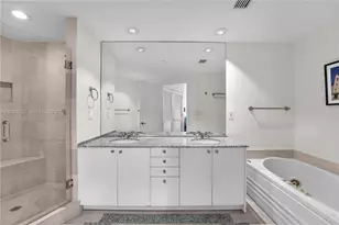 300 South Pointe Dr, Miami Beach, FL 33139 - Photo 18
