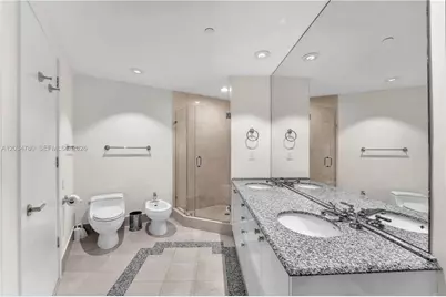 300 S Pointe Dr #809, Miami Beach, FL 33139 - Photo 20