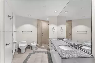 300 South Pointe Dr, Miami Beach, FL 33139 - Photo 20