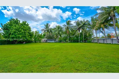 9810 NW 137th St, Hialeah Gardens, FL 33018 - Photo 10