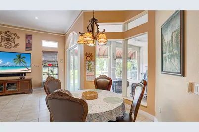 9810 NW 137th St, Hialeah Gardens, FL 33018 - Photo 38