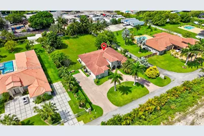 9810 NW 137th St, Hialeah Gardens, FL 33018 - Photo 110