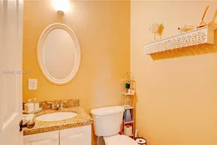 9810 NW 137th St, Hialeah Gardens, FL 33018 - Photo 28