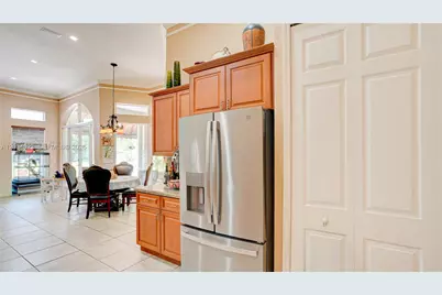 9810 NW 137th St, Hialeah Gardens, FL 33018 - Photo 40