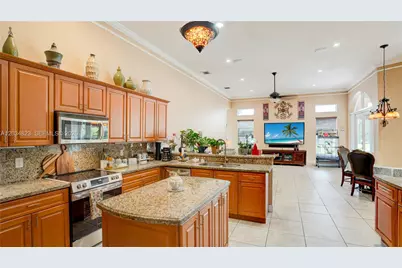 9810 NW 137th St, Hialeah Gardens, FL 33018 - Photo 30