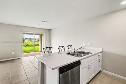 9045 Maywood Cir, Labelle, FL 33935 - Photo 8