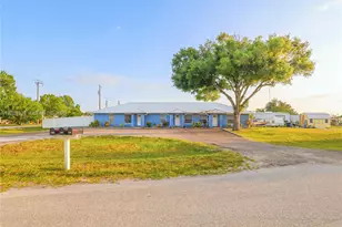 810 SW 2nd St, Okeechobee, FL 34974 - Photo 2