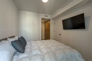 121 NE 5th St, Miami, FL 33132 - Photo 14